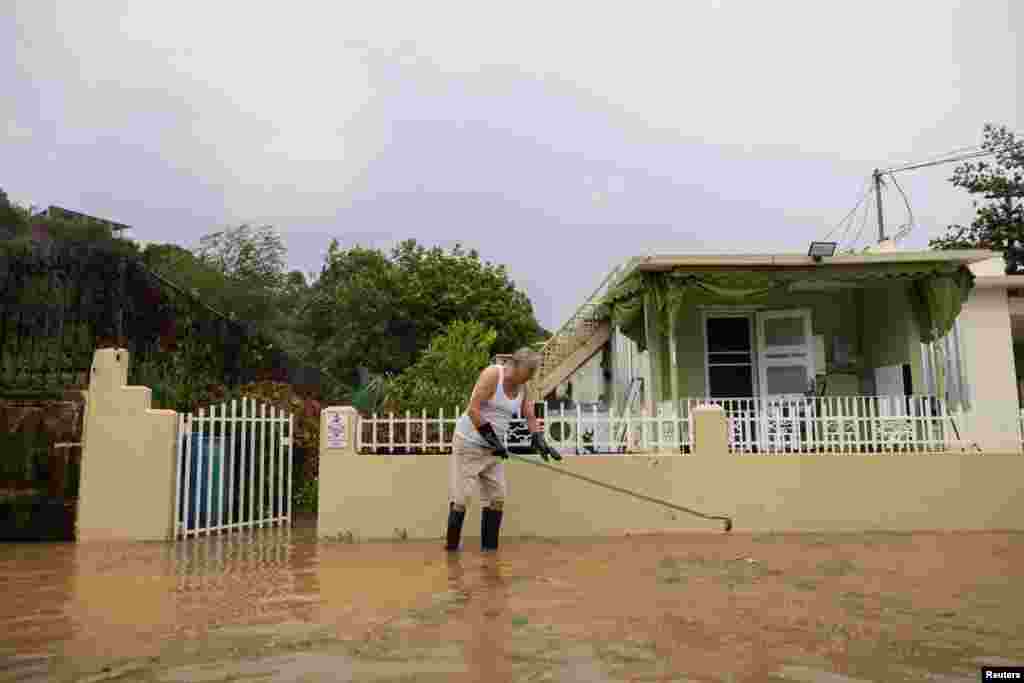 Ernesto&nbsp;es la segunda tormenta con nombre del Atlántico en una semana, durante la intensa temporada de huracanes de este año. Debby, de lento avance, azotó la costa de Florida en el Golfo de México como huracán de categoría 1 la semana pasada.