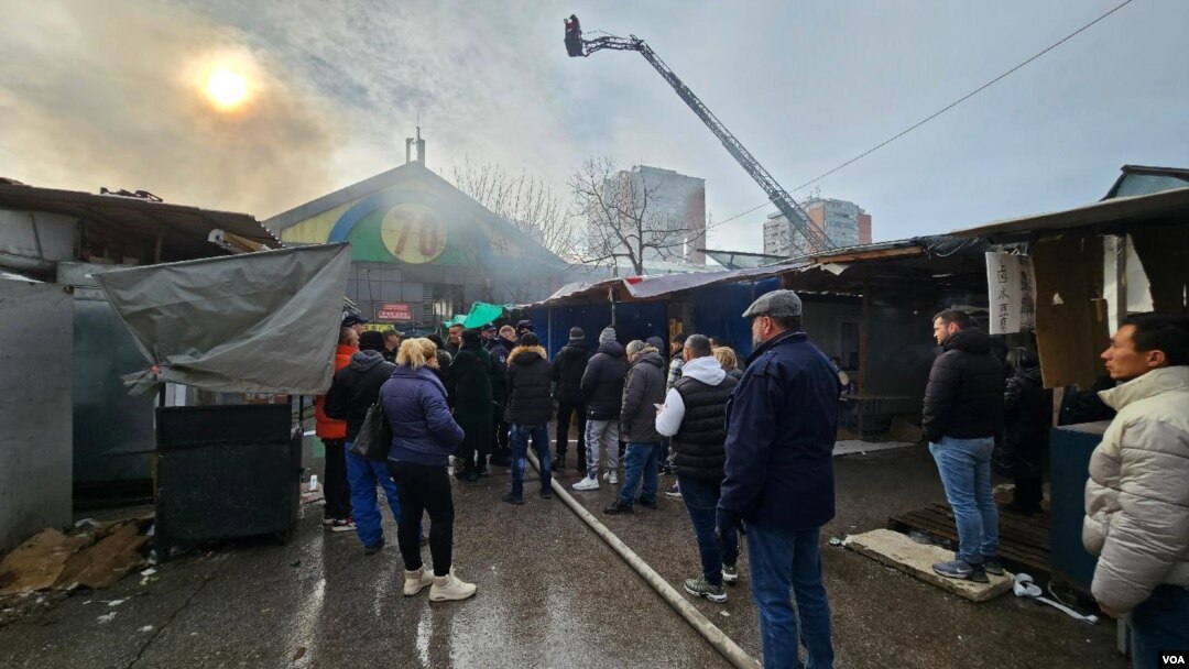 Foto galerija: Požar u kineskom tržnom centru u bloku 70 na Novom Beogradu