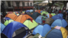 Migrantes haitianos acampan en la plaza Giordano Bruno, el 18 de mayo de 2023, en la colonia Juárez, de Ciudad de México. ARCHIVO