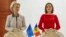 Predsjednica Evropske komisije Ursula von der Leyen, lijevo, stoji pored predsjednice Moldavije Maie Sandu tokom posjete von der Leyen Kišinjevu, Moldavija, 12. oktobra 2023.