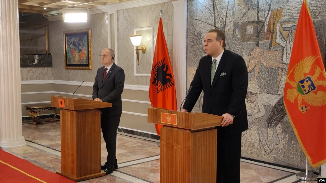 Ministar spoljnih poslova Crne Gore Filip Ivanović (desno) (Foto: VOA/Jovo Radulović)