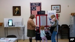 Gjatë votimit në Oregonia, Ohajo (7 nëntor 2013)