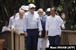 Presiden Joko Widodo, Presiden AS Joe Biden dan sejumlah pemimpin negara lain di sela-sela pertemuan KTT G20 di Nusa Dua, Bali pada 16 November 2022. (Foto: Mast IRHAMAFP)