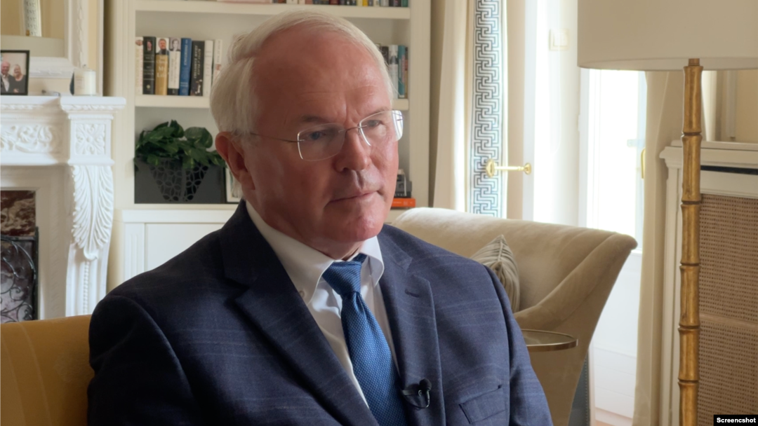 Arhiva - Ambasador SAD u Srbiji Kristofer Hil u razgovoru za Glas Amerike, 8. jun 2023.
