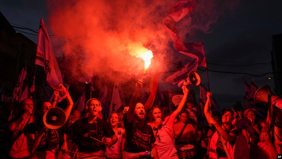 Israelis protest plans by Prime Minister Benjamin Netanyahu's government to overhaul the judicial system, in Tel Aviv, Israel, July 8, 2023.