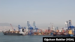 Türkiye Varlık Fonu portföyündeki İzmir Alsancak Limanı’nın işletme haklarının devri için Birleşik Arap Emirlikleri’nin Abu Dabi Limanı ile ortak girişim konusunda görüşmelere devam ediyor