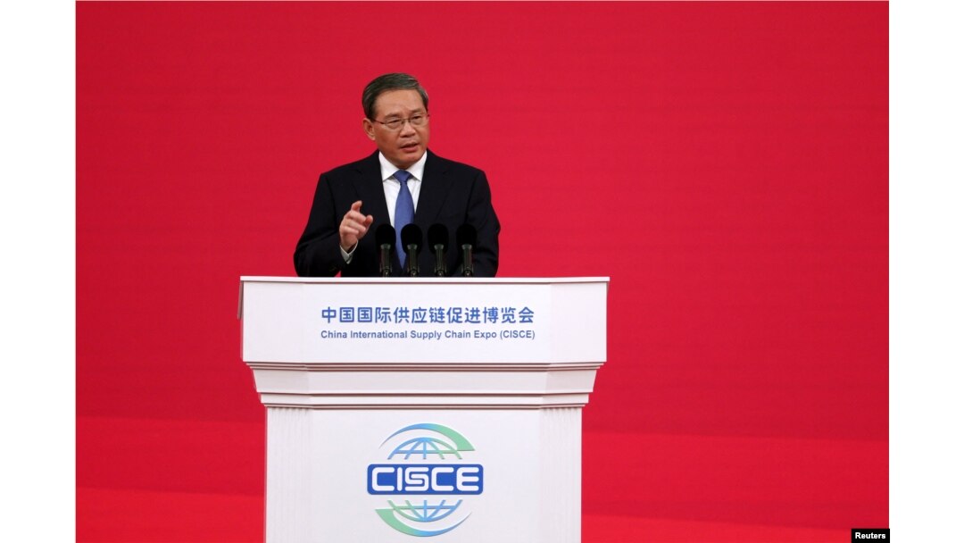中国总理李强在北京举行的中国国际供应链促进博览会开幕式上讲话。(2023年11月28日)