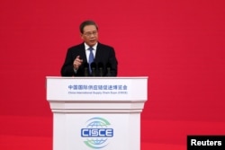 中国总理李强在北京举行的中国国际供应链促进博览会开幕式上讲话。（2023年11月28日）