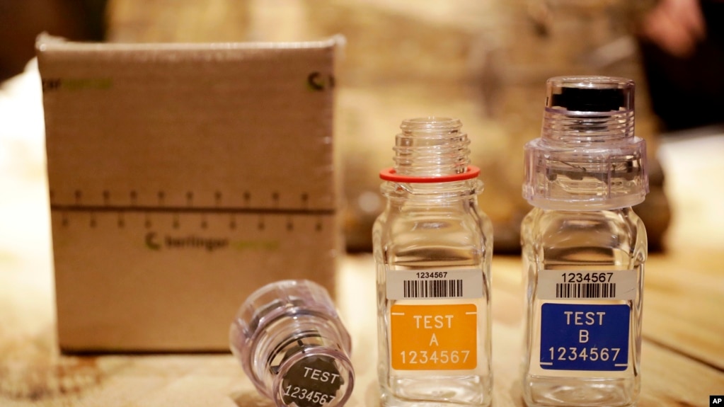 资料照片：检测人体尿液中兴奋剂的测试套件。（2016年12月12日）(photo:VOA)