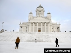 People walk on the Senate Square by the Helsinki Cathedral amid cold weather in Helsinki, Finland, Jan. 3, 2024. (Lehtikuva via Reuters)