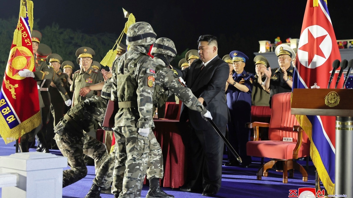 金正恩出席战术弹道导弹发射车交接仪式 呼吁扩大核武力量