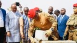 Le capitaine Ibrahim Traoré, président de la Transition, Ouagadougou, le 26 novembre 2023. (VOA/Lamine Traoré)