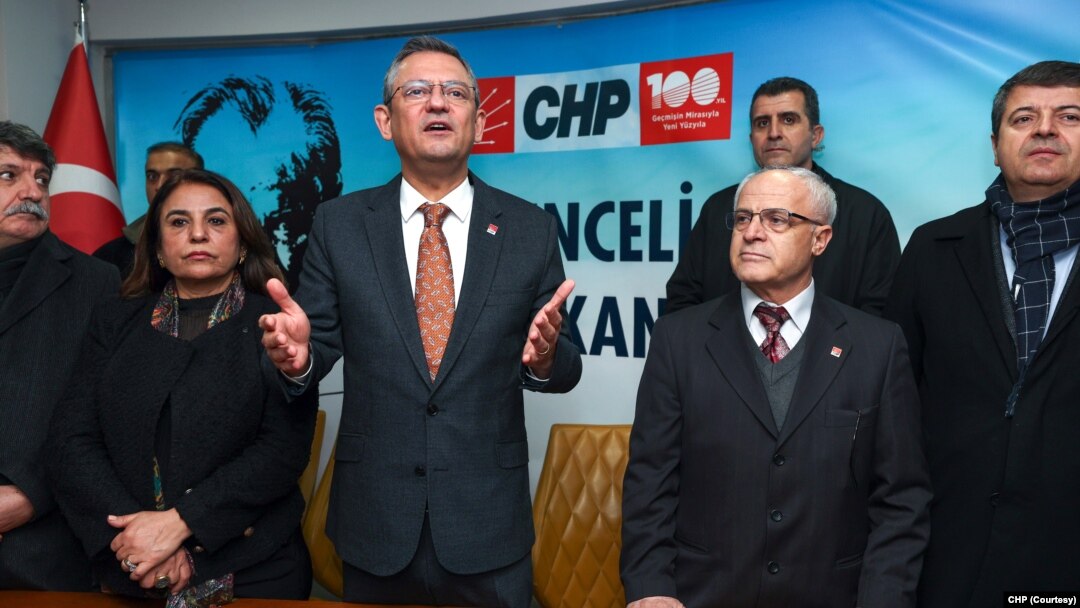 CHP Genel Başkanı Özgür Özel Tunceli İl Başkanlığını da ziyaret etti.