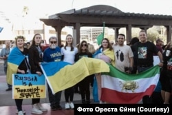 Орест Єйна під час акції на підтримку України в Аризоні