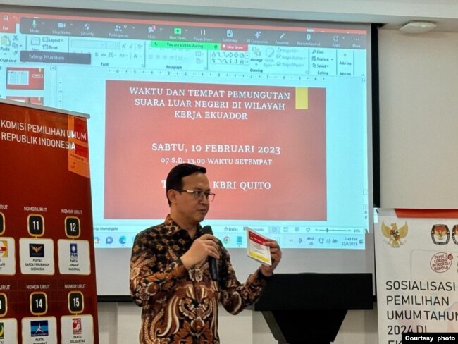 Ketua PPLN Ekuador Ahmad Iqbal dalam acara sosialisasi Pemilu untuk WNI di Ekuador (foto PPLN Ekuador)