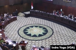 Suasana sidang pembacaan putusan dugaan pelanggaran etik hakim Mahkamah Konstitusi di Jakarta, Selasa (7/11).