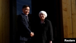 美国财长耶伦与中国央行行长潘功胜在摩洛哥出席国际货币基金组织与世界银行年会期间举行会晤。（2023年10月13日）