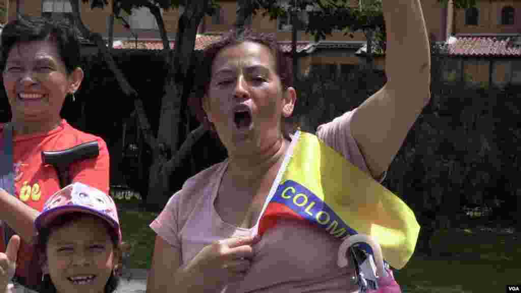 Cada 20 de julio los colombianos salen a las calles a &nbsp;celebrar el Día de la Independencia. Donde suelen disfrutar en familia el tradicional desfile militar. FOTO: Johan Reyes, VOA. &nbsp;