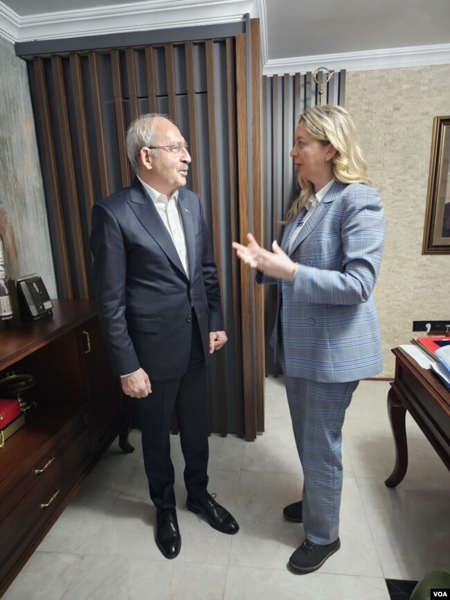 VOA Türkçe’nin sorularını yanıtlayan Kılıçdaroğlu, CHP’nin belediye başkan adayları belirleme süreciyle ilgili yorum yapmadı.