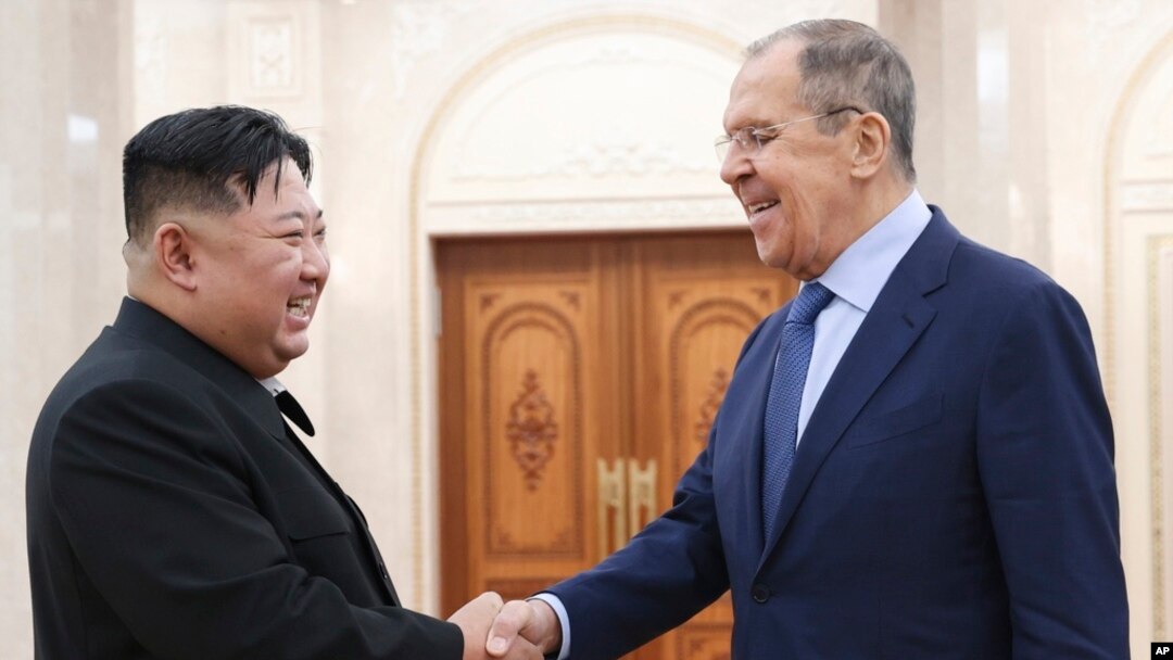 Lãnh tụ Triều Tiên Kim Jong Un và Ngoại trưởng Nga Sergey Lavrov, 19/10/2023.