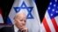 Prezidan Etazini Joe Biden fe yon poz pandan yon rankont ak Premye Minis Izrayelyen Benjamin Netanyahu nan Tel Aviv, 18 Oktob, 2023. 