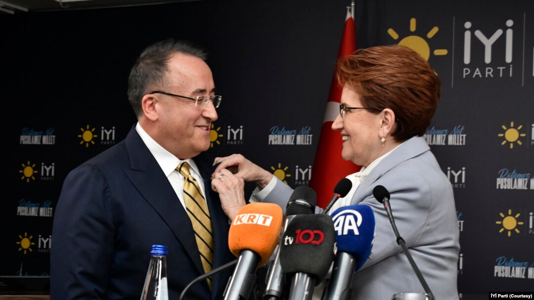 İYİ Parti Genel Başkanı Akşener, Cengiz Topel Yıldırım’ı, Ankara Büyükşehir Belediyesi başkan adayı olarak açıkladı.
