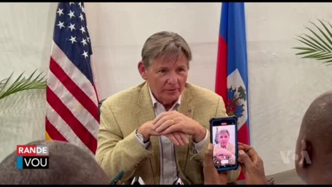 Anbasadè Ameriken Dennis Hankins Detaye Sanksyon Etazini Pran Kont Michel Martelly 