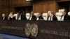  11 جنوری، 2024، دی ہیگ، نیدرلینڈز میں بین الاقوامی عدالت انصاف میں ججز, اسرائیل کے خلاف جنوبی افریقہ کے مقدمے کی سماعتوں کے آغاز کی صدارت کر رہے ہیں۔ (اے پی فوٹو)