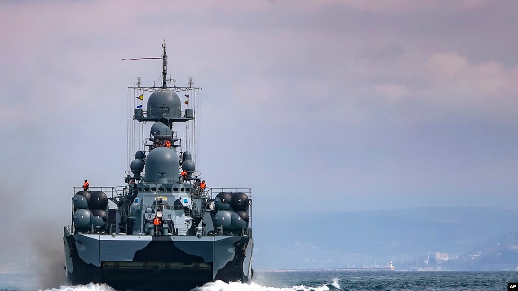 资料照 - 俄罗斯国防部20214月14日公布的照片显示一艘俄罗斯军舰正在黑海进行演习。(photo:VOA)