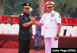 Panglima TNI Jenderal Agus Subianto mengatakan akan senantiasa melanjutkan program-program yang telah dijalankan oleh Panglima TNI sebelumnya. (Foto: VOA/Indra Yoga)