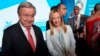 El secretario general de la ONU, Antonio Guterres, y la primera ministra italiana, Giorgia Meloni, llegan a la sesión inaugural de una cumbre de tres días de la FAO en Roma, el lunes 24 de julio de 2023. (Foto AP/Andrew Medichini)