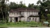 နိုင်ငံတော်အတိုင်ပင်ခံပုဂ္ဂိုလ် ဒေါ်အောင်ဆန်းစုကြည်ရဲ့ ရန်ကုန်မြို့ရှိ အမှတ် ၅၄ တက္ကသိုလ်ရိပ်သာလမ်း နေအိမ် (ဩဂုတ် ၁၁၊ ၂၀၀၉)
