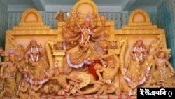 সাতক্ষীরায় ধানের কারুকাজে নির্মিত হলো সোনালী প্রতিমা