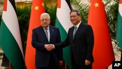 Chinese Premier Li Qiang receives Palestinian President Mahmoud Abbas at the Great Hall of the People in Beijing, June 15, 2023. 
