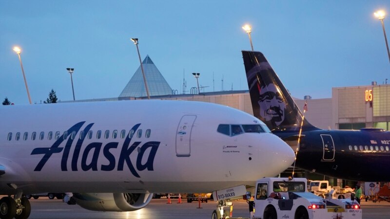 Une porte d'un Boeing 737 saute en plein vol, le régulateur américain ordonne des inspections