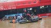 Petugas penyelamat Korea Selatan mencari orang hilang di dekat sebuah bus di sepanjang jalanan yang tergenang banjir pasca hujan lebat di kota Cheongju, Minggu 16 Juli 2023.