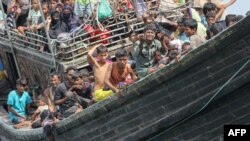 အင်ဒိုနီးရှားနိုင်ငံ အာချေ့ဒေသကို စက်လှေတစင်းနဲ့ ရောက်ရှိလာတဲ့ ရိုဟင်ဂျာဒုက္ခသည်များ (နိုဝင်ဘာ ၁၆၊ ၂၀၂၃)