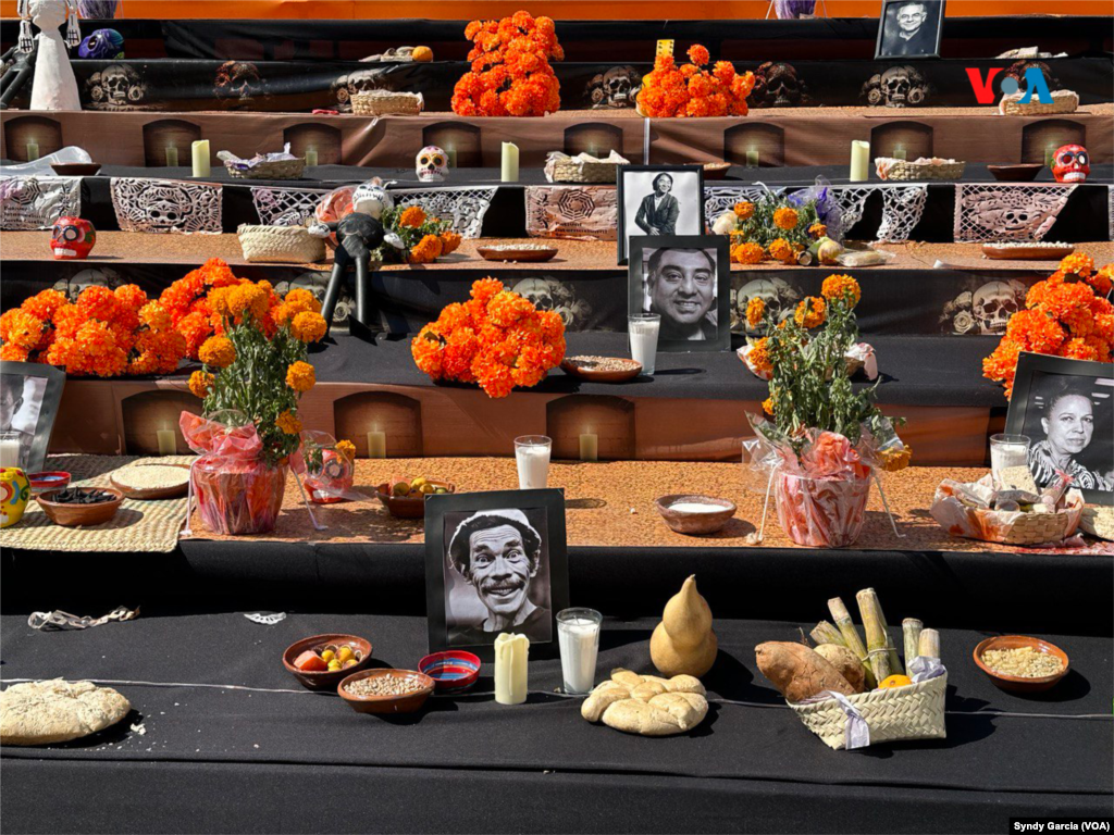 Las ofrendas de pan que se colocaron en el altar de muertos fueron realizados por panaderos de Nuevo León, México.