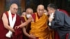 Pemimpin spiritual Tibet Dalai Lama dibantu berjalan saat ia tiba di acara peringatan hari ulang tahunnya yang ke-88 di Dharamsala, India, pada 6 Juli 2023. (Foto: AFP/Sanjay Baid)