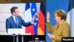 Анґела Меркель та Еммануель Макрон під час відеоконференції 5 лютого 2021 р.