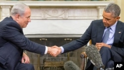 El presidente Barack Obama y el primer ministro israelí Benjamin Netanyahu minimizaron sus marcadas diferencias y reafirmaron su compromiso por alcanzar la elusiva paz en Oriente Medio.