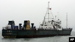 지난 2006년 10월 홍콩에서 안전규정 위반으로 억류된 북한 선박 강남1 호. (자료사진)
