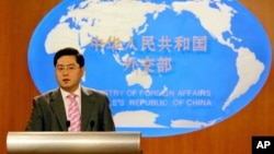 Phát ngôn viên Bộ Ngoại giao Trung Quốc Tần Cương nói 'Việt Nam luôn đi ngược lại lời nói của mình' và rằng 'độ khả tín của nước này rất thấp'.