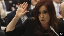 Corte suspende fallo inicial que ordenaba a Argentina pagar la deuda en disputa en su totalidad el próximo 15 de diciembre. La presidenta
Cristina Fernández se opone a pagarle a los "fondos buitres".