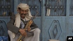 له‌ ئه‌نجامی دوو ته‌قینه‌وه‌ی خۆکوژی جودا له‌ یه‌مه‌ن 11 که‌س ده‌کوژرێن