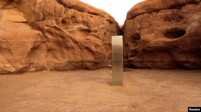 A metal monolith is seen in Red Rock Desert, Utah, U.S., November 25, 2020, in this still image obtained from a social media video. (@davidsurber_ via REUTERS)