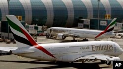 Pesawat bertingkat Airbus A380 milik maskapai "Emirates", yang dapat menampung lebih dari 500 penumpang (foto: dok). 