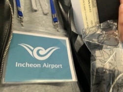 Necklaces are given to passengers who have symptoms of the coronavirus, or appear to, so that they can be moved to a pro-symptom area of the Incheon International Airport in South Korea. (Photo courtesy of Jaeyi Jeong)