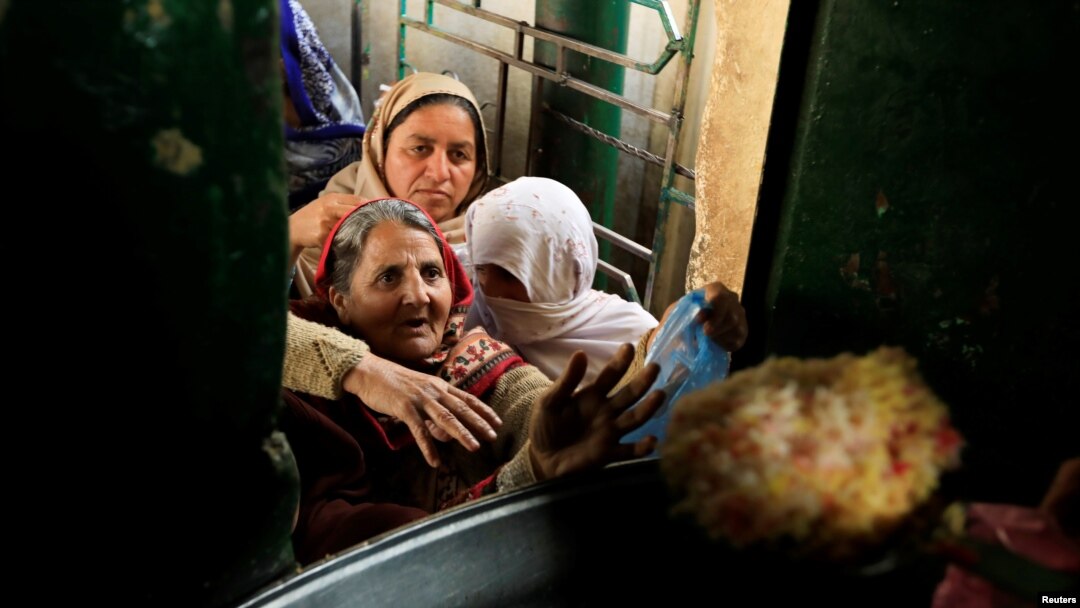 اعداد و شمار کے مطابق پاکستان میں صورت حال ماضی کی نسبت بہتر بتائی جا رہی ہے — فائل فوٹو