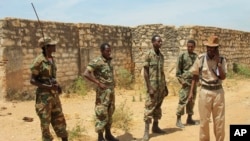 Sejumlah tentara Ethiopia berpatroli di Kota Baidoa di Somalia, pada 29 Februari 2012. (Foto: AP)